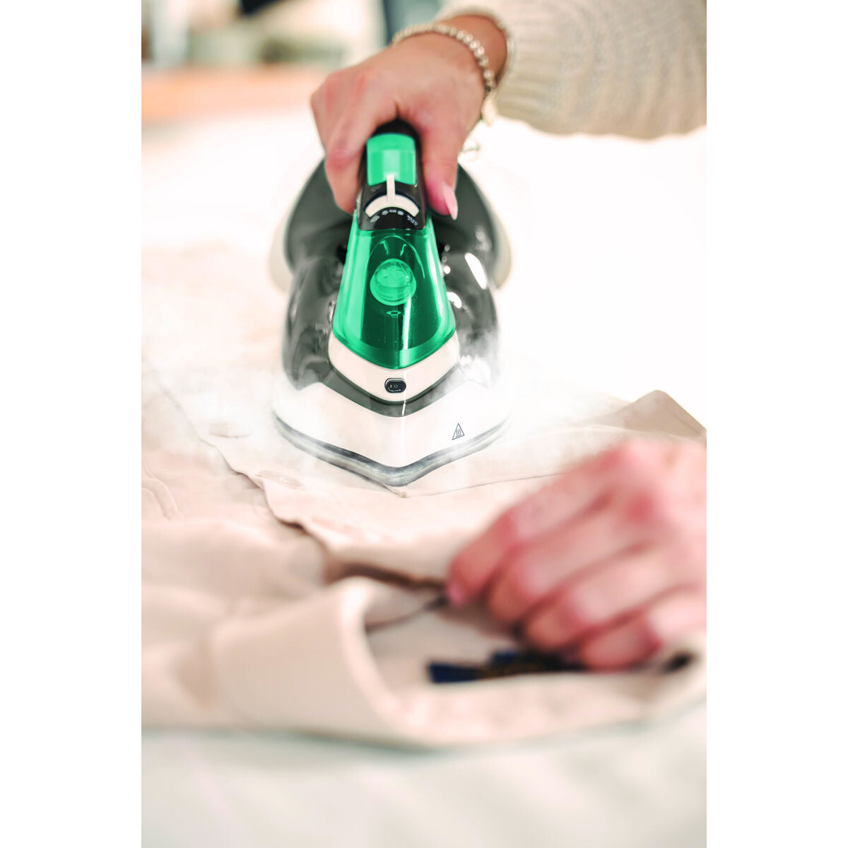 V4H2352A86C63358A593F3A28C03172A66BR7303436P7