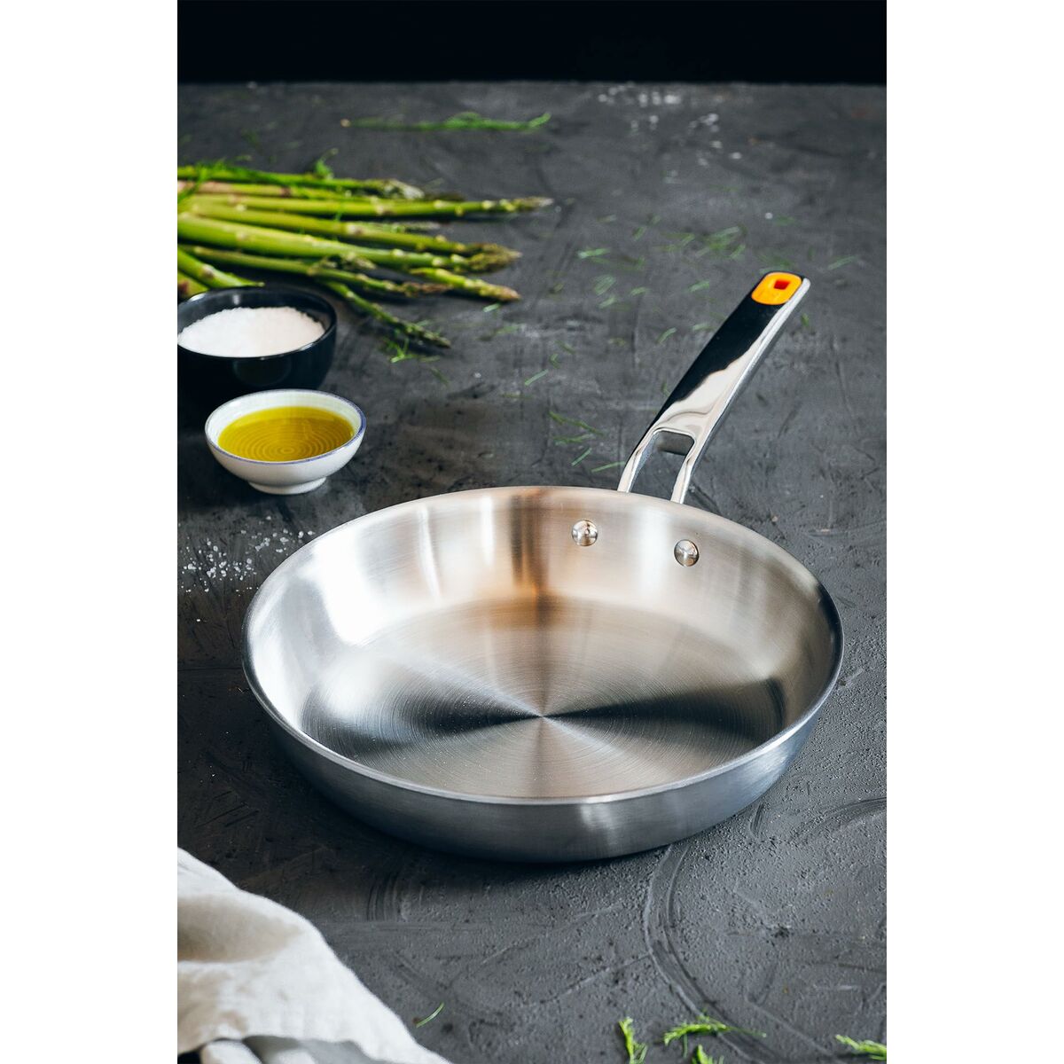 V3HCBD16DA12FF68EFB8C9FEEAE115C1A4DR7403067P7