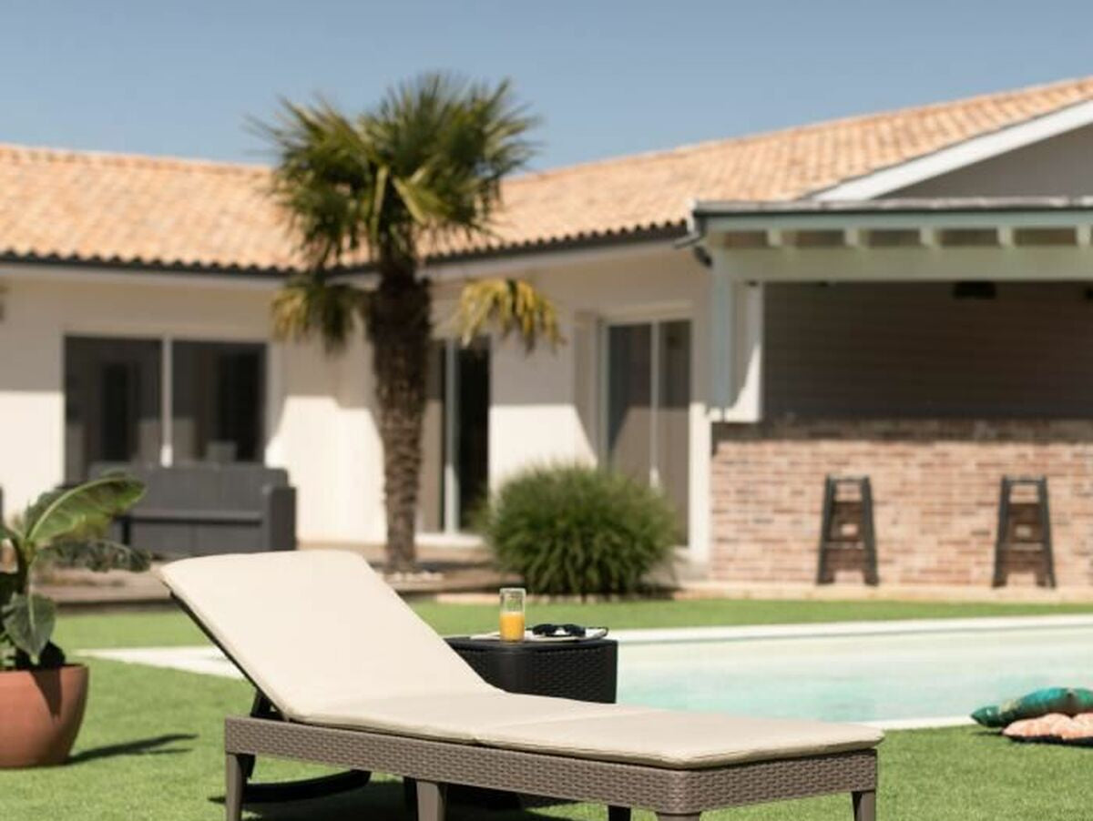 V8H9C3542CF17B953C26EAE78FA55719A1AR4417011P5